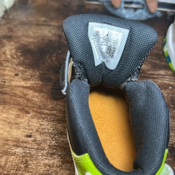 Jordan 6 rings toddler Black & White High-Top Sneakers Neon Accents size 9C - Picture 8 of 8